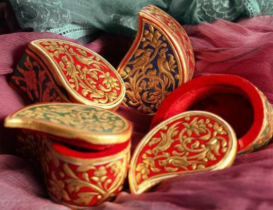 natural and artistic